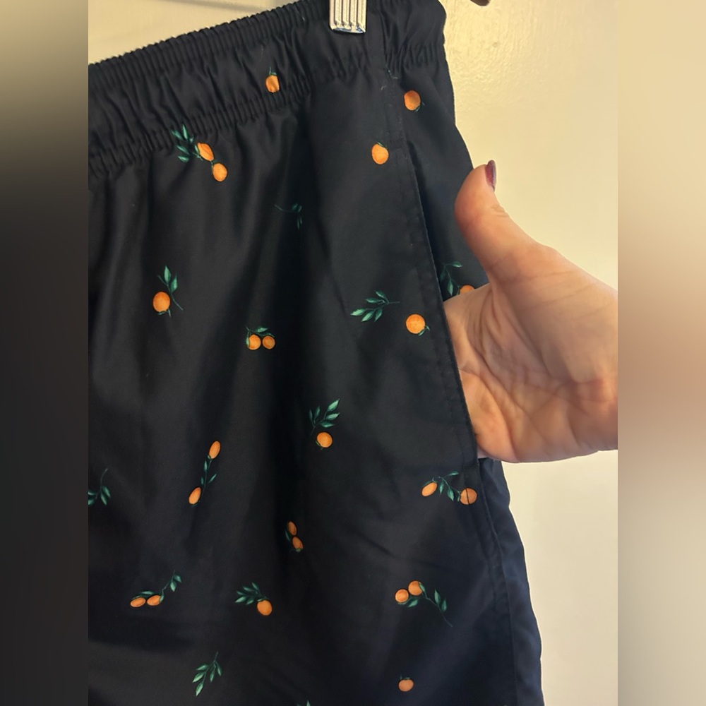 ⭐️Men’s Old Navy Orange Pattern Swim Trunks - Picture 6 of 8